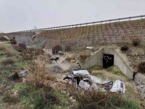Soma’da Kontrolden Çıkan Otomobil Şarampole Uçtu: 2 Ağır Yaralı