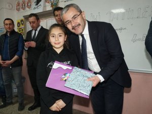 Başkan Vural Öğrencilere Karne Dağıttı