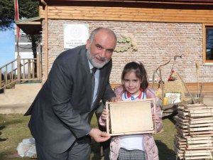 Başkan Sandıkçı Öğrencilerin Karne Sevincine Ortak Oldu