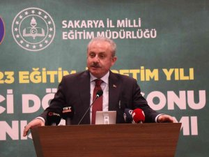 Öğrenciler Karnelerini Mustafa Şentop’un Elinden Aldı