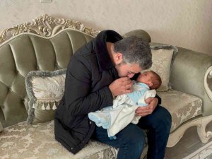 Zılgıtla Karşılanan Bebeğin Babası Yaşadıklarına İnanamıyor