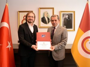 Okan Buruk Ve Ayhan Akman, Galatasaray Kulübü Üyesi Oldu