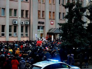 Polonya’da Artan Enerji Fiyatları Protesto Edildi