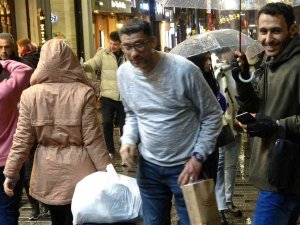 Taksim’e Akşam Saatlerinde Yağmur Sürprizi