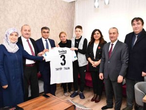 Beşiktaşlı Tayyip Talha’dan Sürpriz Karne Hediyesi
