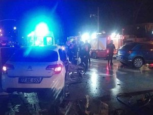 Yalova’da İki Otomobil Çarpıştı: 1’i Ağır 4 Yaralı