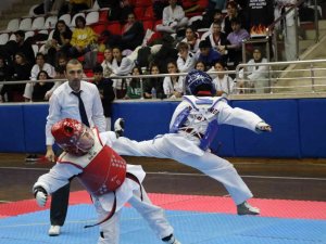 Demir Ayakların Mücadelesi Nefes Kesti