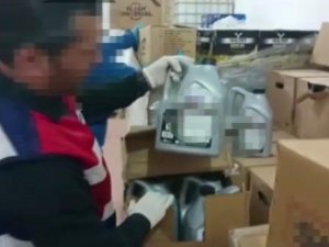 Jandarma’dan Kaçak Motor Yağı Operasyonu: 70 Bin Litre Ele Geçirildi