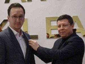 İ̇yi̇ Partili Belediye Meclis Üyesi Daha Ak Parti Üyesi Oldu