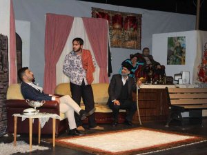 Kahta’da “Senin Annen Bir Melekti Yavrum” Tiyatro Oyunu Sergilendi