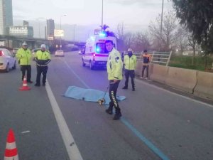 İ̇zmir’de Ölümlü Kaza: Çarpan Araç Sürücüsü Durmadı