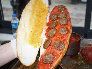 Elazığ’da 2022 Yılında 2 Milyondan Fazla Ekmek Arası Salçalı Köfte Satıldı