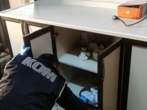 Konya’da Polisin Baskın Yaptığı İş Yerindeki Dolapta Tarihi Eserler Çıktı