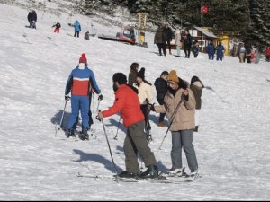 Kar Sürprizi Yaşanmıştı...yarı Yıl Tatiliyle Uludağ’da Pistler Doldu
