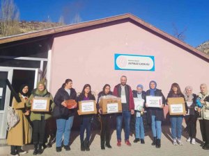 Yurt Öğrencileri El Emekleri İle Gönülleri Isıttı