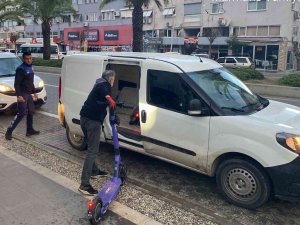 Marmaris’te Uygunsuz Park Edilen Skuterler Toplatıldı