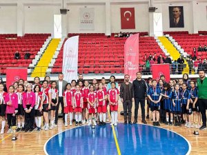 Karaman’da Okul Sporları Küçükler Hentbol Müsabakaları Sona Erdi