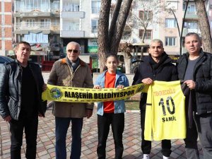 Genç Futbolcunun Forma İsteği Karşılıksız Kalmadı