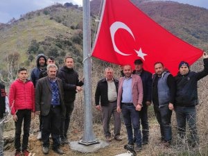 Haydarlı Mahallesi’nde 2 Metrelik Türk Bayrağı