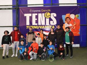 ’Uyanış Gençlik’ Tenis Turnuvası Başladı