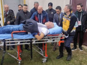 Tribünde Kalp Krizi Geçiren Bandırmasporlu Taraftar Hastanede Yaşamını Yitirdi.