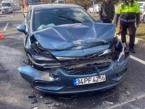 Zincirleme Trafik Kazasında 4 Kişi Yaralandı