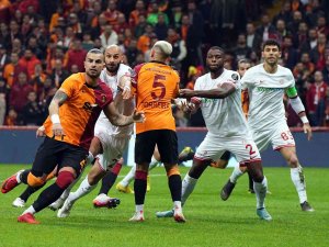 Spor Toto Süper Lig: Galatasaray: 0 - Antalyaspor: 0 (İ̇lk Yarı)