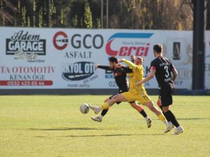 Tff 3. Lig: Belediye Derincespor: 1 - Karşıyaka: 1