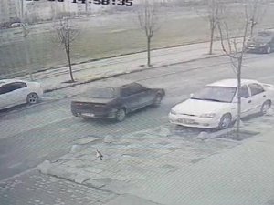 El Freni Çekilmeyi Unutulan Araç Paniğe Neden Oldu