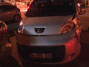 Alkollü Sürücü Park Halindeki 3 Araca Çarptı