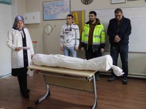 Kimi Korkusunu Yenmek İçin, Kimi Meslek Sahibi Olmak İçin Geliyor