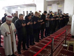 Yüksekovalılar İ̇sveç’te Kur’an-ı Kerim’i Yakan Rasmus Paludan’ın Çirkin Eylemine Karşı Sabah Namazında Dualarla Tepki Gösterdiler
