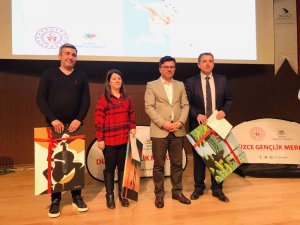 Gençler Sahnede Yarıştı