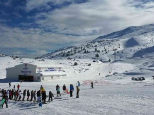 Kar Kalınlığında 4. Sırada Olan Kayak Merkezi Akına Uğradı