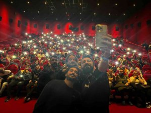 ’İ̇llegal Hayatlar’ Filmi Oyuncuları Ceylan Avm’de Seyirciyle Buluştu