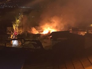 Alaşehir’deki Ev Yangını Korkuttu
