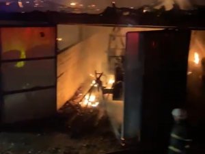 Traktör Ve Ekipmanlar Alev Alev Yandı