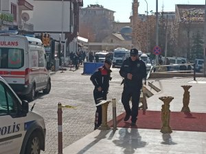 Boşanma Aşamasındaki Eşini 10 Kurşunla Öldürüp İntihar Etti
