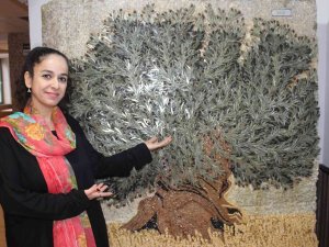 Bir Ton Ağırlığında, 500 Bin Taşla 3 Boyutlu Zeytin Ağacı Mozaiği Yaptı