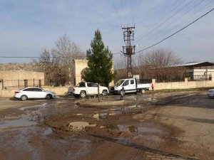 Ziyaretçi Akınına Uğrayan Türbenin Yolu Dikkat Çekiyor