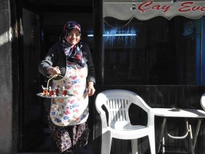 "Sakin Şehir" Ünvanlı İlçede Çayın Tadı Ayşe Teyzeden Soruluyor