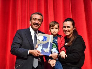 Öğrenciler Karnelerini Alıp Başkan Çetin’e Getirdi