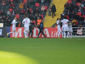 Spor Toto Süper Lig: Gaziantep Fk: 0 - Dg Sivasspor: 1 (İ̇lk Yarı)