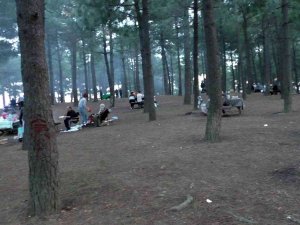 İ̇stanbul’da Hafta Sonu Ve Sıcak Havayı Fırsat Bilen Vatandaşlar Parklara Akın Etti