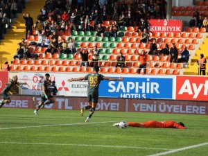 Spor Toto Süper Lig: Alanyaspor: 1 Fatih Karagümrük:0 (İ̇lk Yarı)