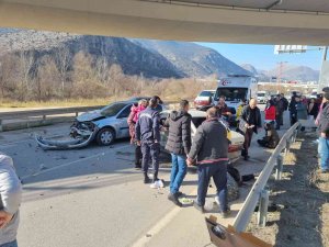 Amasya’da İki Otomobil Çarpıştı: 5 Yaralı