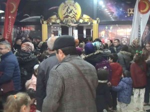 25 Bin Öğrenciye Karne Hediyesi: Sinema Filmi İçin Salonlara Akın Ettiler