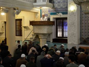 Denizli’deki Camilerde İ̇sveç’e Tepki Olarak Kur’an Okunarak Dua Edildi