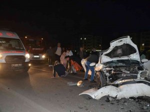 Çorlu’da İki Otomobil Kafa Kafaya Çarpıştı: 1 Ölü, 3 Yaralı