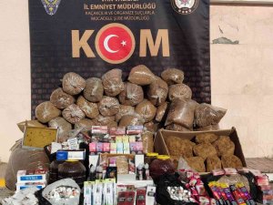 Van’da Gümrük Kaçağı Malzemeler Ele Geçirildi